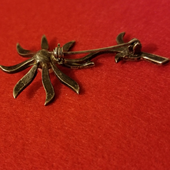 Vintage Sterling, marcasite daisy with real pearl. - Picture 3 of 4